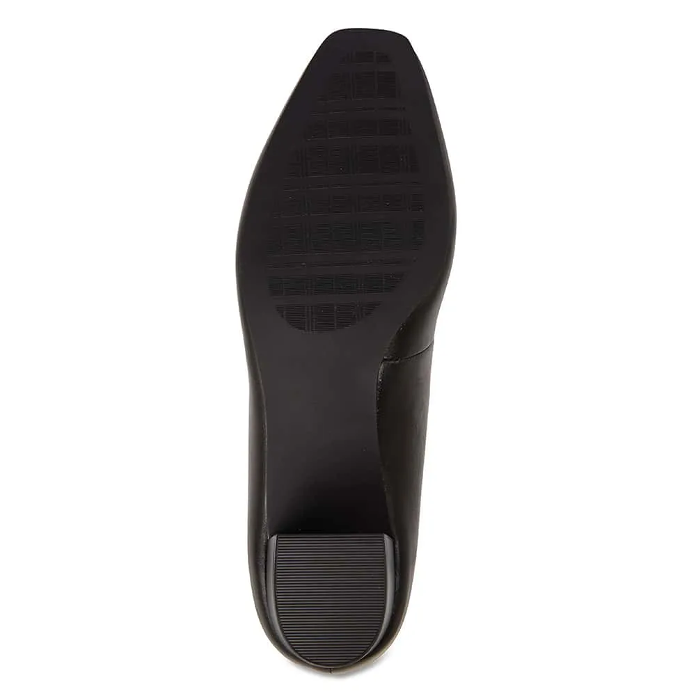Gamma Heel in Black Leather