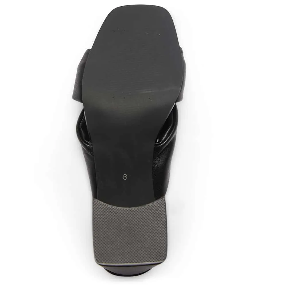 Imitate Heel in Black Smooth