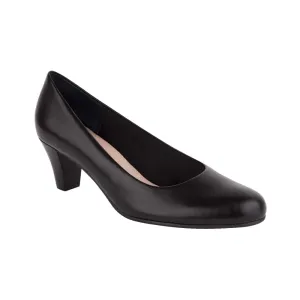 Linda Heel in Black Leather