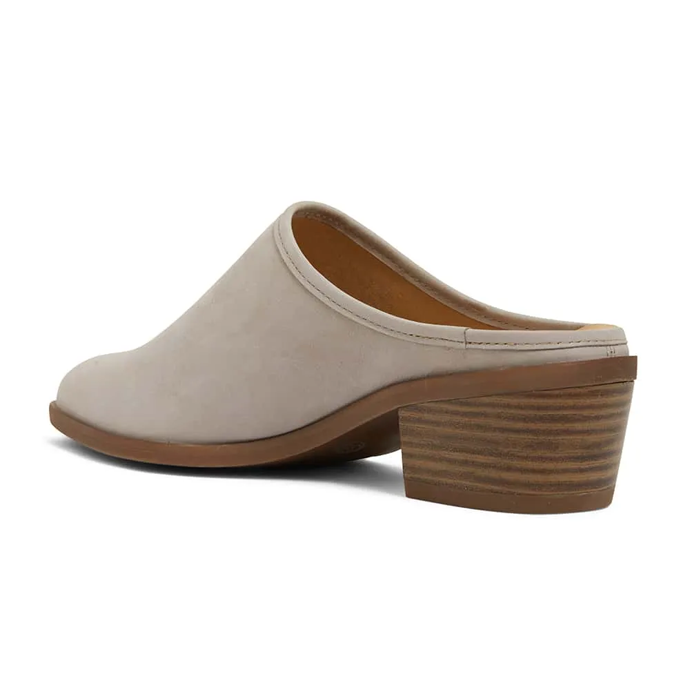 Magnum Heel in Taupe Nubuck