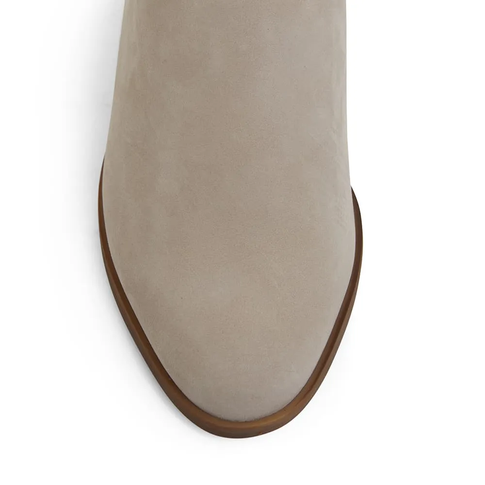 Magnum Heel in Taupe Nubuck