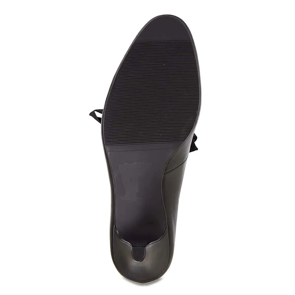 Memoir Heel in Black Leather