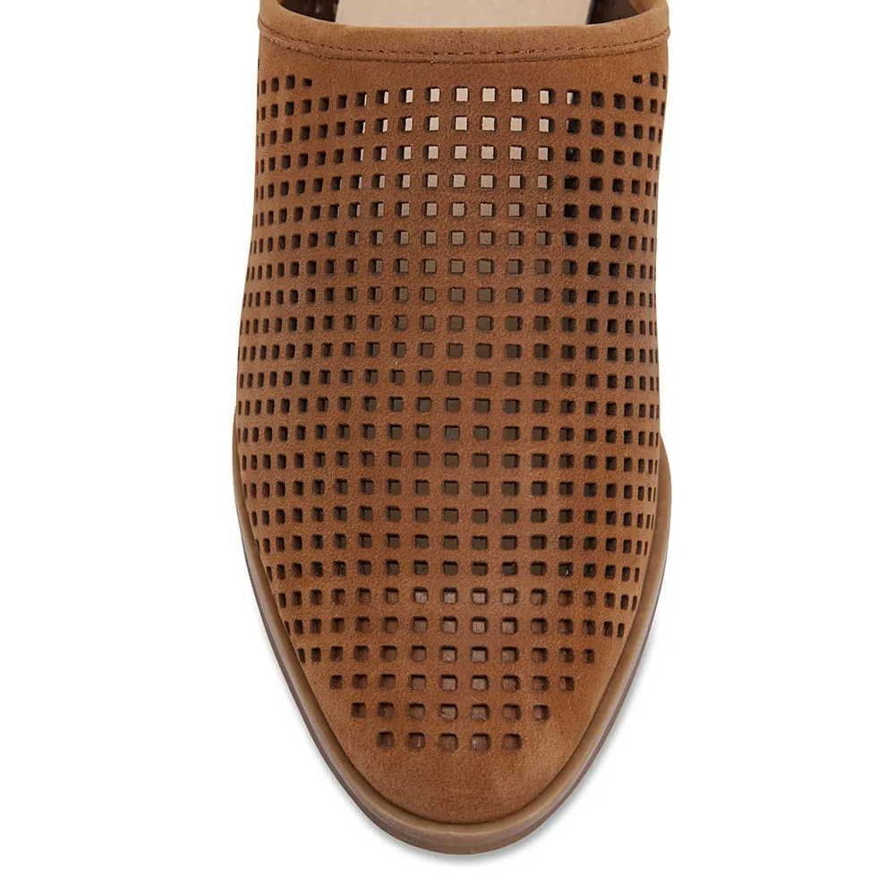 Mystic Heel in Tan Nubuck