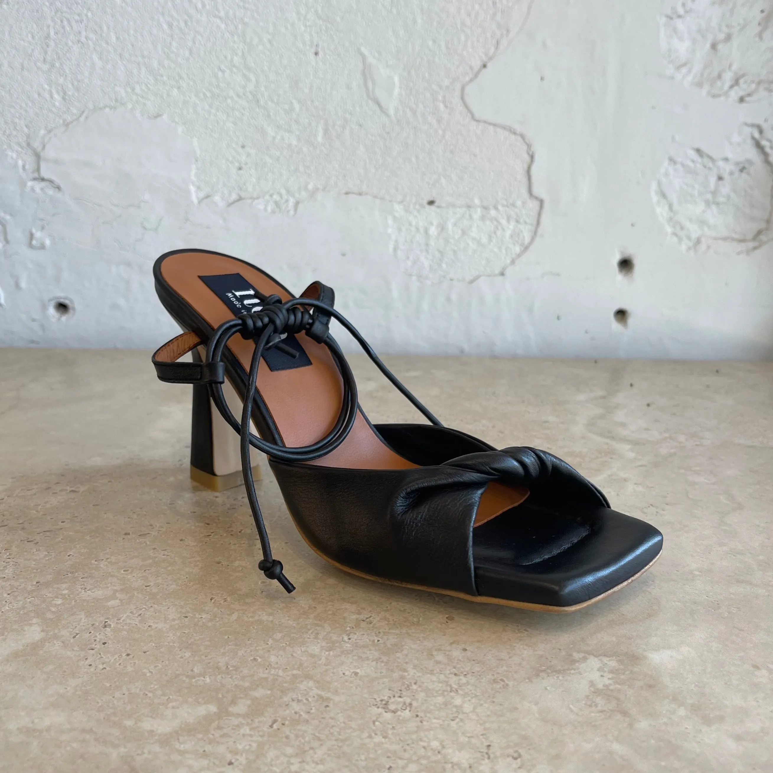 Neo 23055 Nero - LAST PAIR size 36