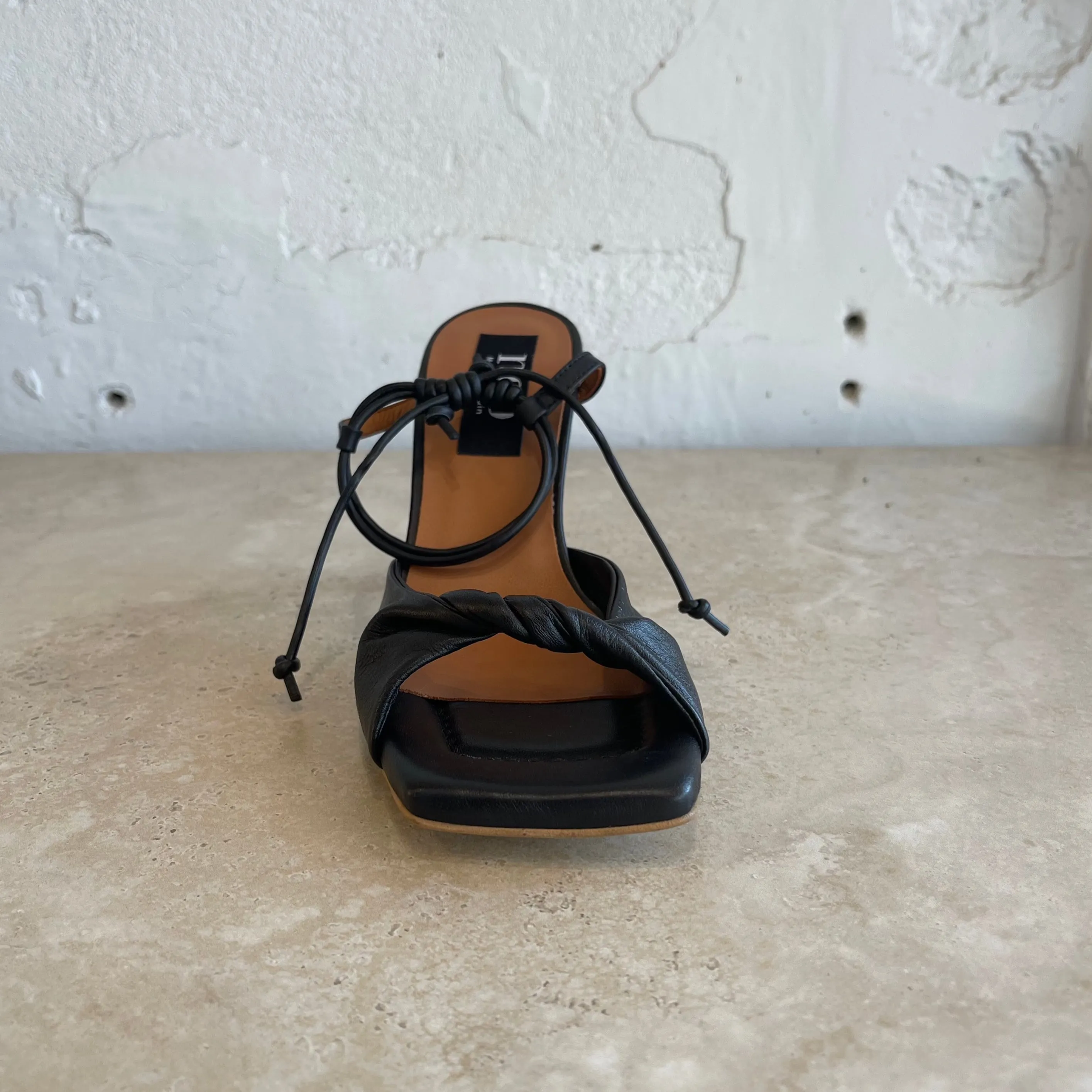 Neo 23055 Nero - LAST PAIR size 36