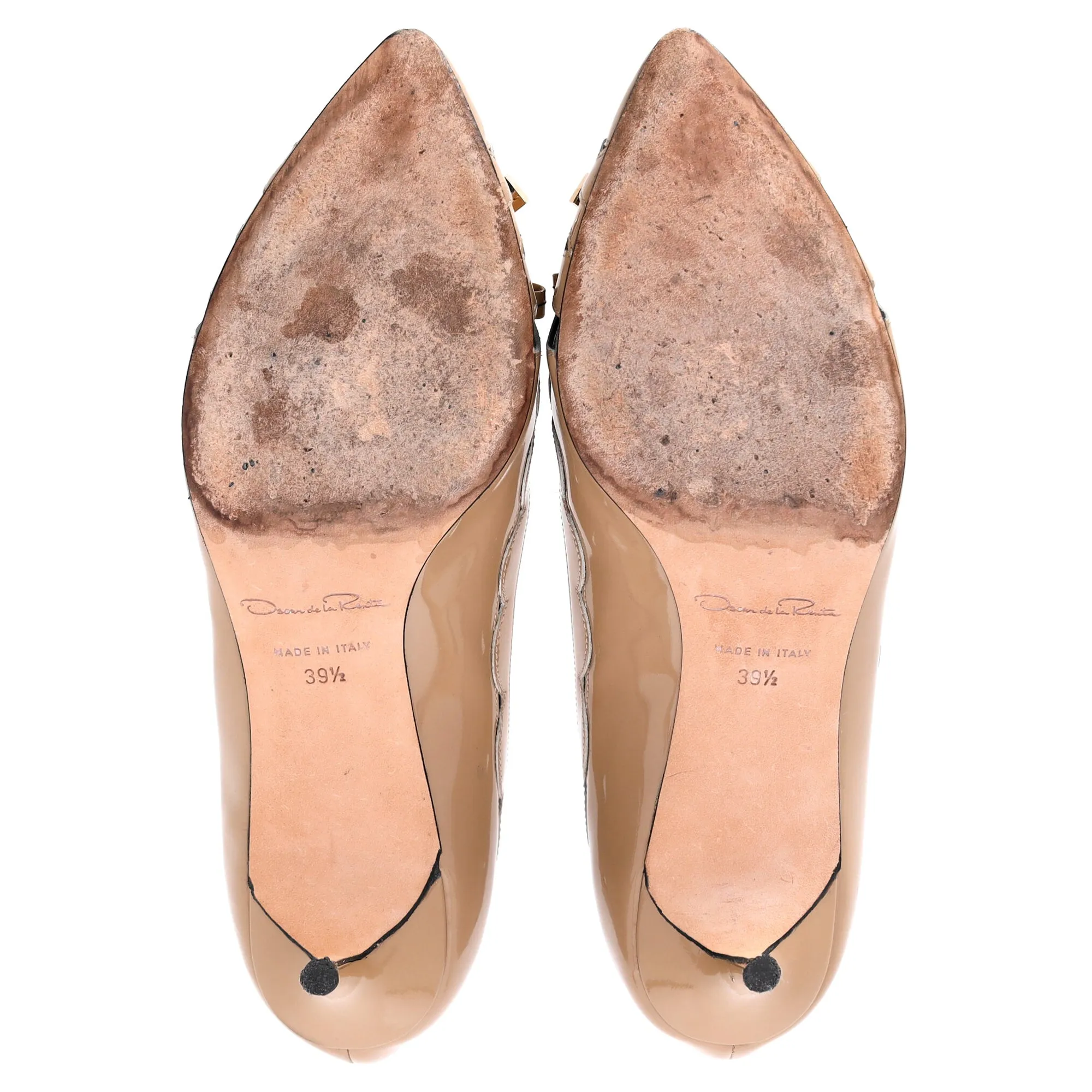 Oscar De La Renta Scallop and Bow Detail Pumps in Brown Patent Leather
