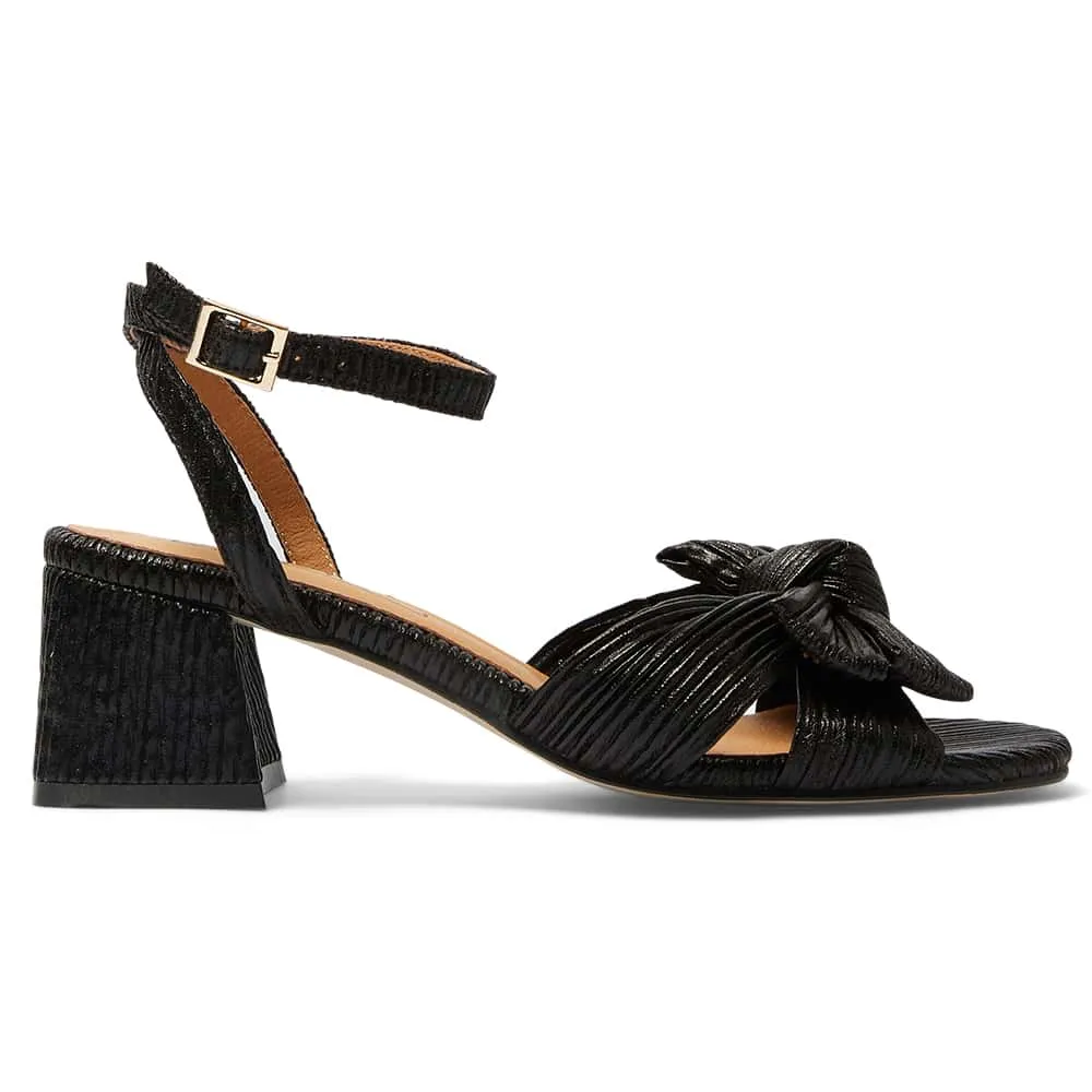 Tiara Heel in Black Pleat