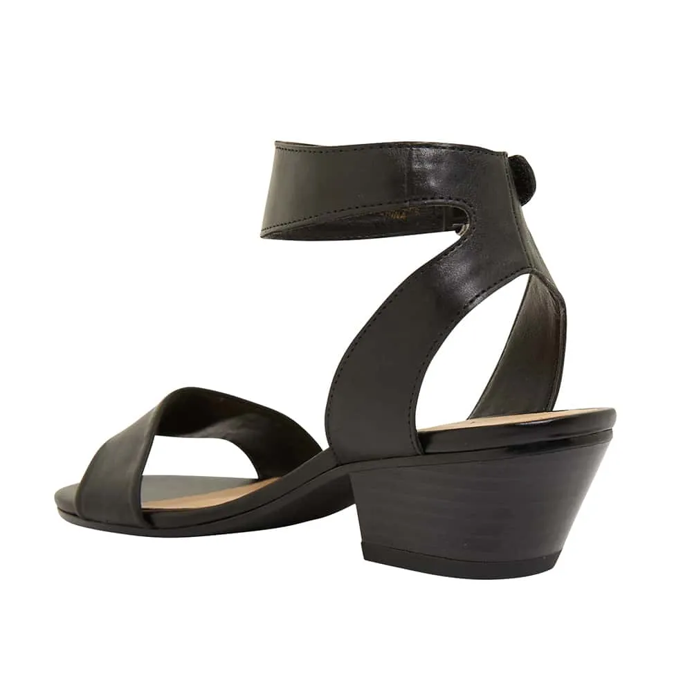 Vienna Heel in Black Leather