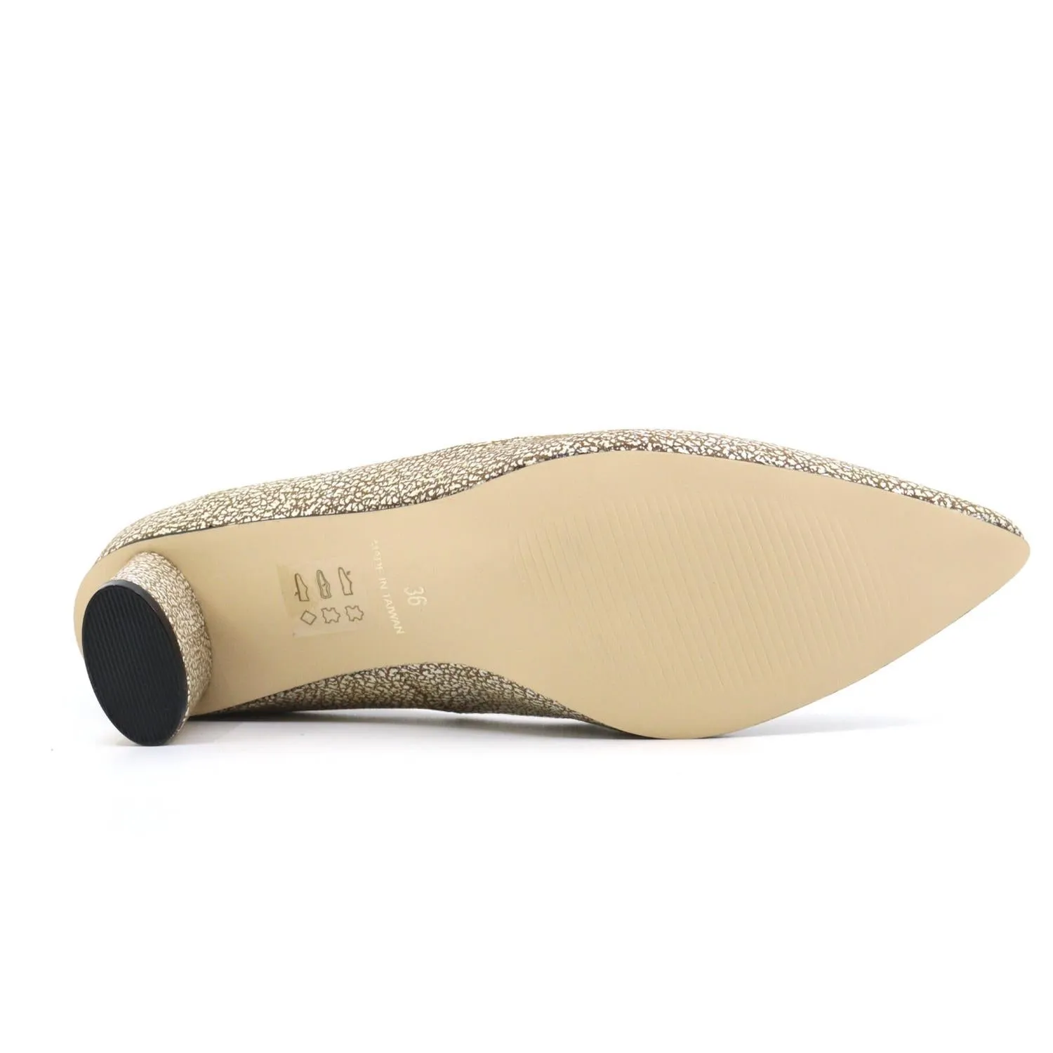 Women Oval Kitten Pump In Gold
