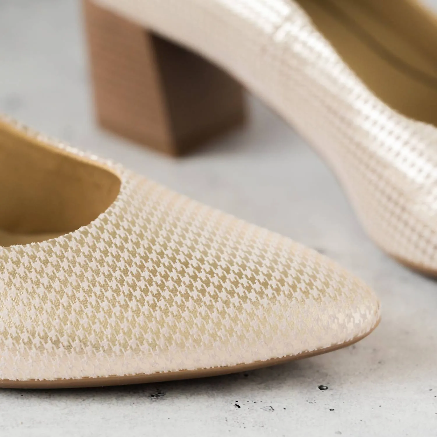 Women's Lichfield Pump In Puder Pepitakid