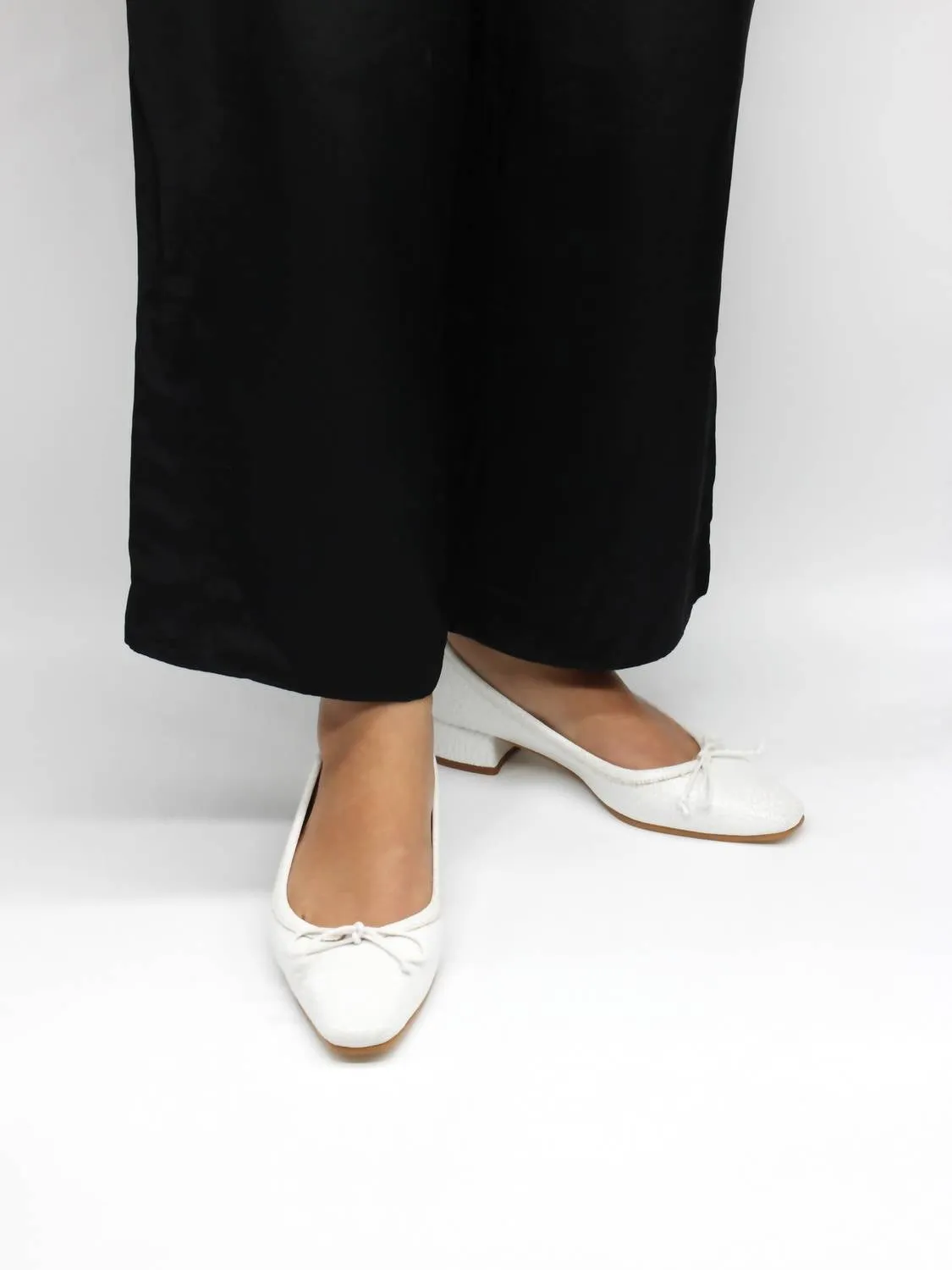 Women's Mina Pump In Cracked White